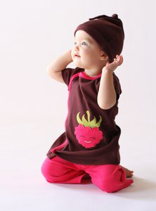 Jurk met frambozen-appliqué en zak met rits