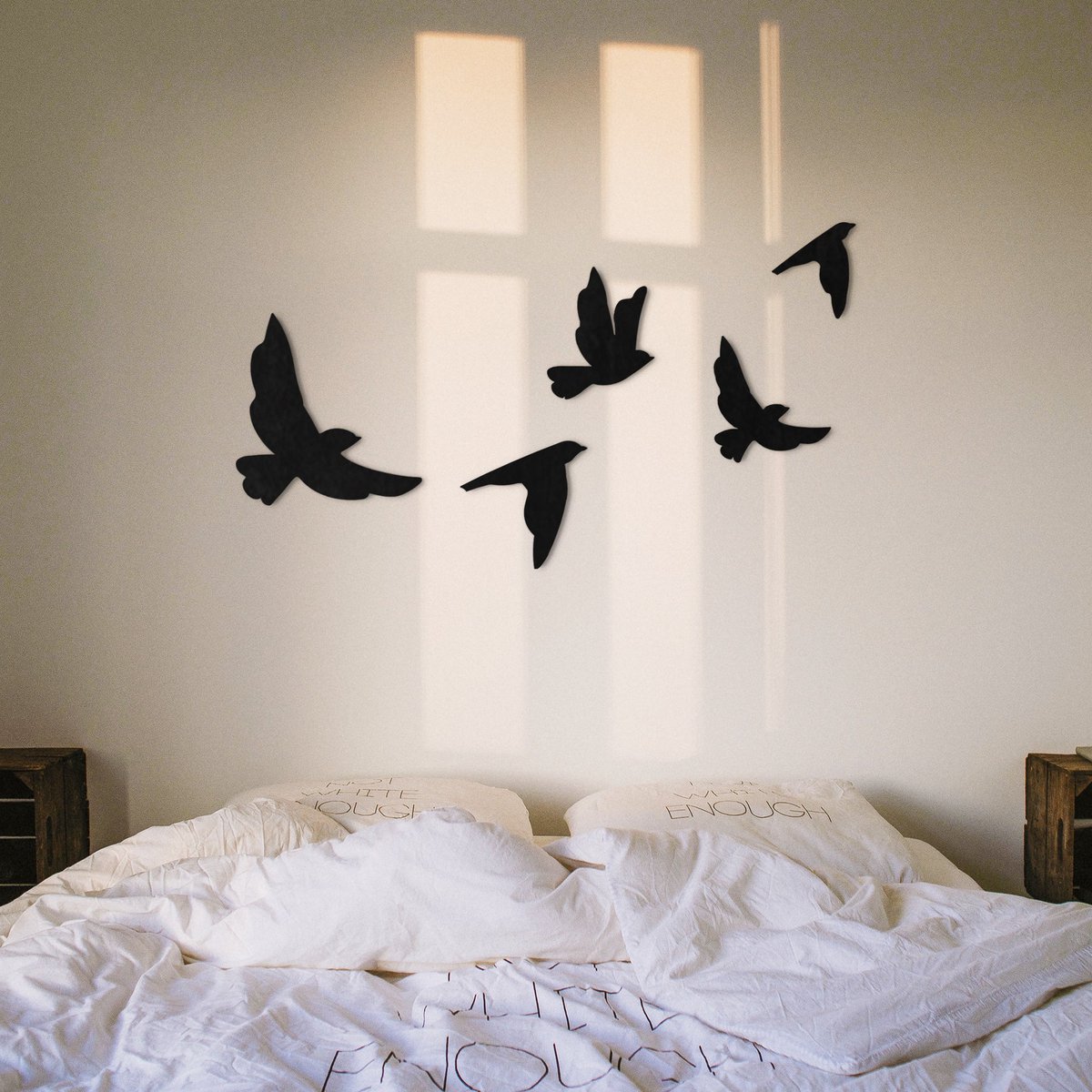 Set aus fünf Vögeln, die in die Ferne fliegen, Wandkunst aus Metall