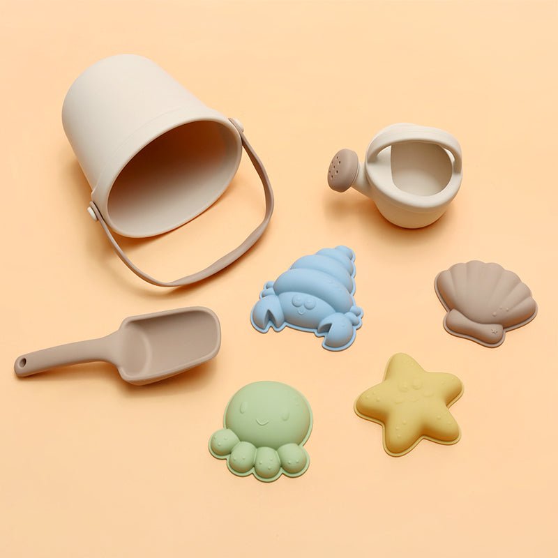 Seau en silicone avec arrosoir, cuillère et moules - Beige