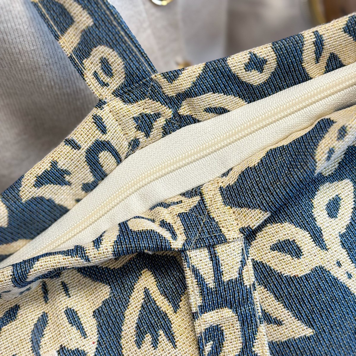 Large Shopper with zipper AKAY
