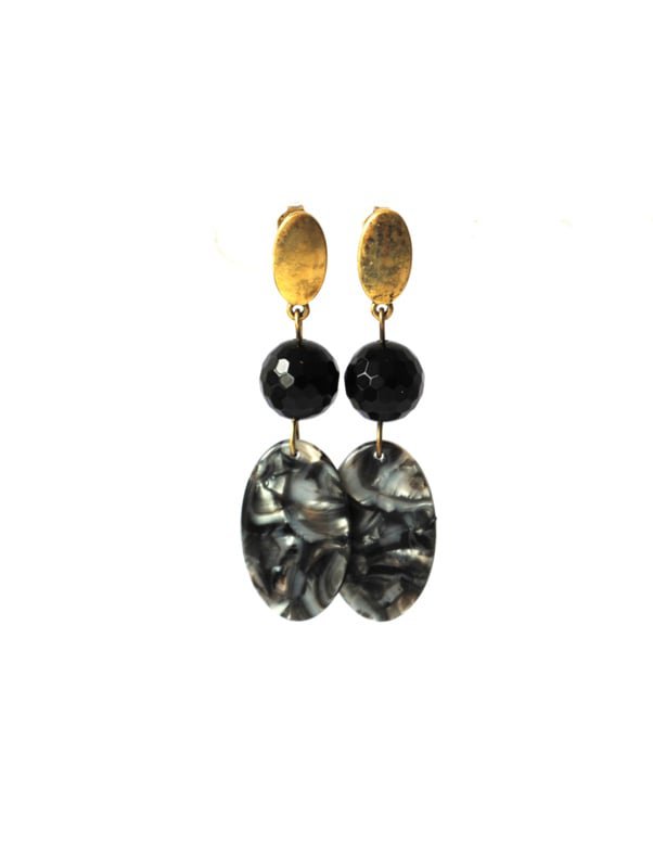 Earrings with onyx and marble print pendant
