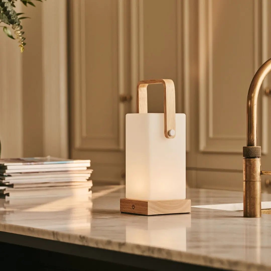 Harper Hellbraune wiederaufladbare Holzlampe