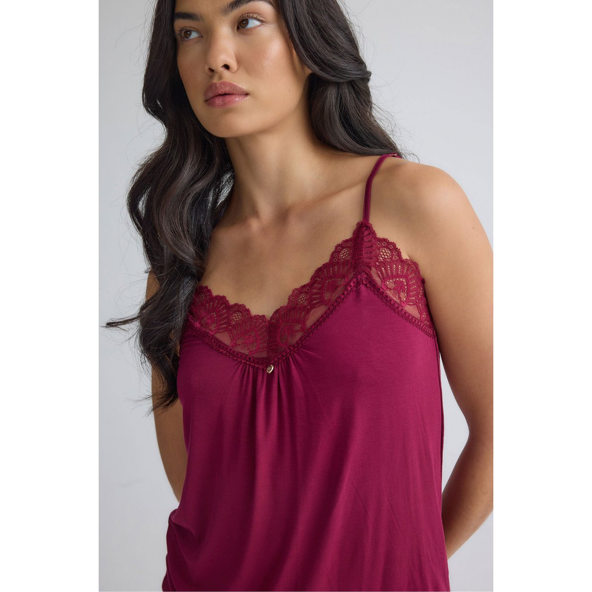 Bamboe kanten cami cropped broekpyjamaset in bordeaux