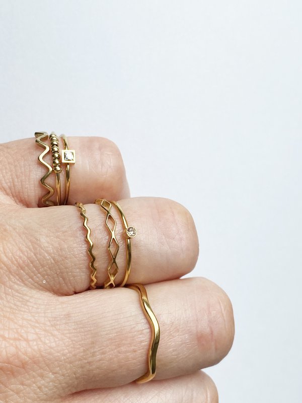 R887 Petite Wave Gold