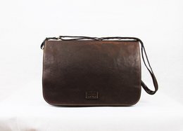 A brown leather laptop bag measuring 40 cm in length and 29 cm in height, featuring a zipper closure and a sleek, minimalist design.