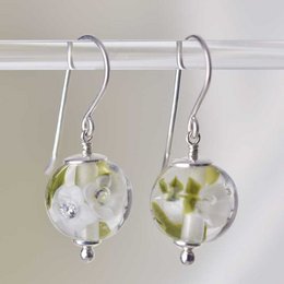 Pendientes esenciales con flores de cristal blanco