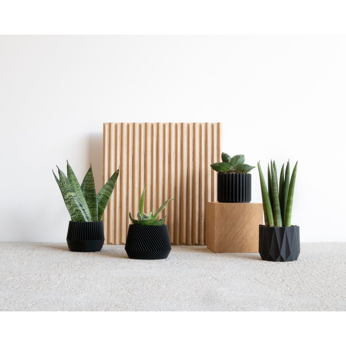 Set of 4 Black plant pots – Oslo Origami Kobe Stockholm