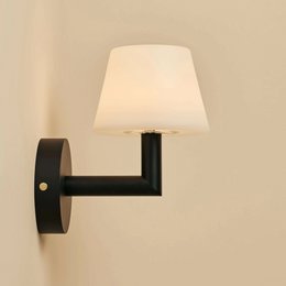 Ted zwarte houten oplaadbare wandlamp