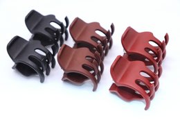 Medium-sized hair claw clips made of nonslip material in various colors, suitable for women's hair.