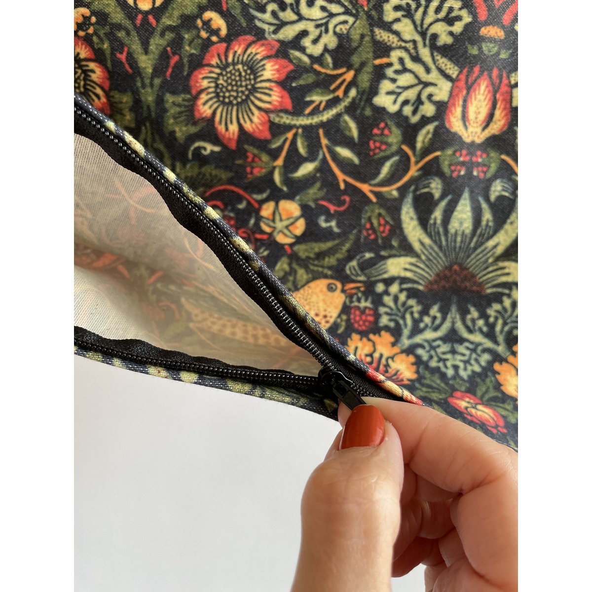 Couverture d’oreiller de jet de voleur de fraise botanique vert foncé | WIM004