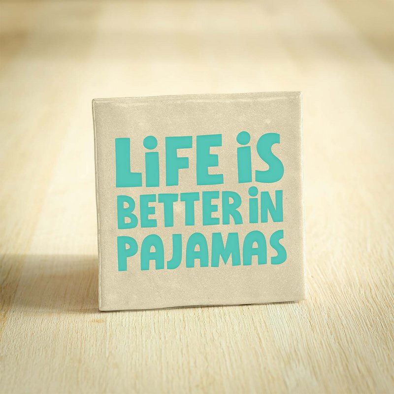 Tegeltje - Life Is Better In Pajamas | Beige & Zeegroen | 10x10cm
