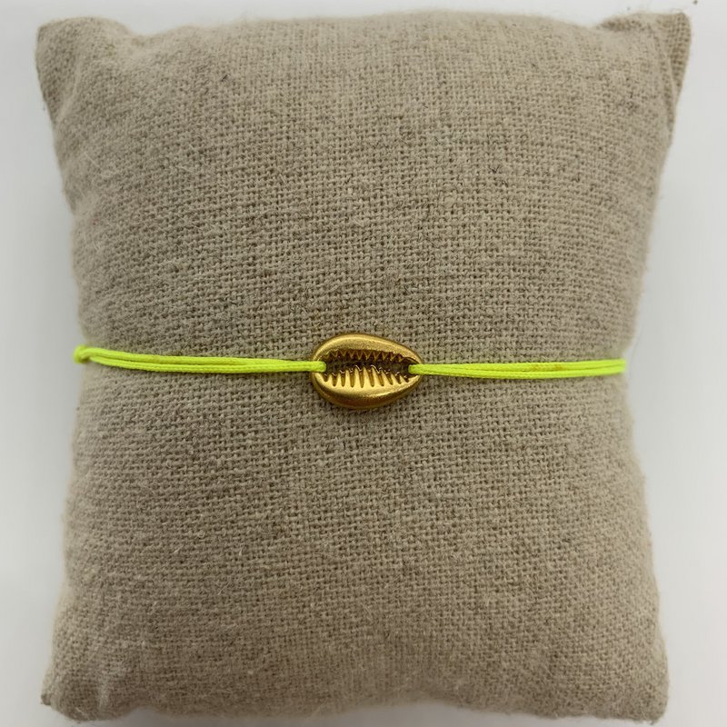 Small Golden Shell Bracelet