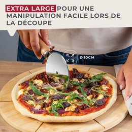 Giant pizza wheel wooden handle Fackelmann Pizza & Pasta