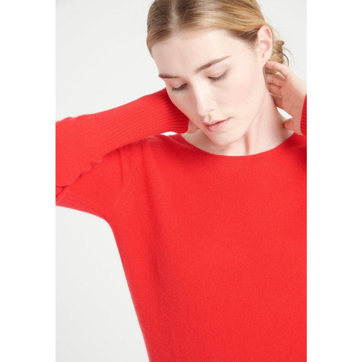 LILLY 12 Vestido rojo de cachemira con cuello redondo