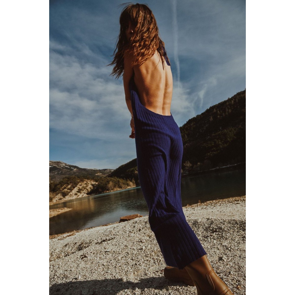 AVA 19 Long backless dress in midnight blue ribbed knit cashmere