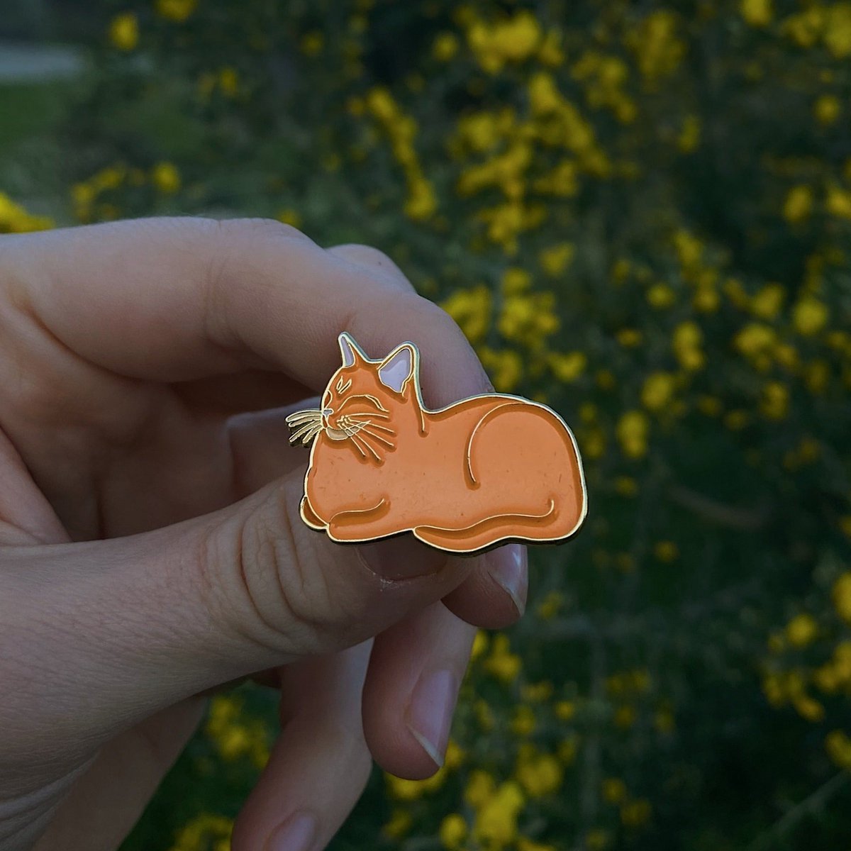 Enamel Pin "Cat Loaf"
