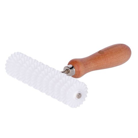 Adjustable pasta cutter with 12 Derlin toothed blades  