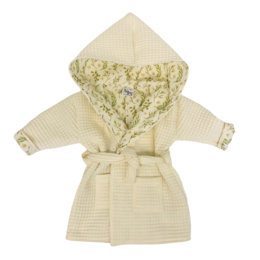 Soft, cozy bathrobe in waffle fabric with a floral print design. Features a hooded collar and a belted waist for a comfortable, relaxed fit. Perfect for babies and toddlers.
