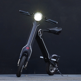 De officiële exclusieve Cruzaa E-Scooter Carbon Black