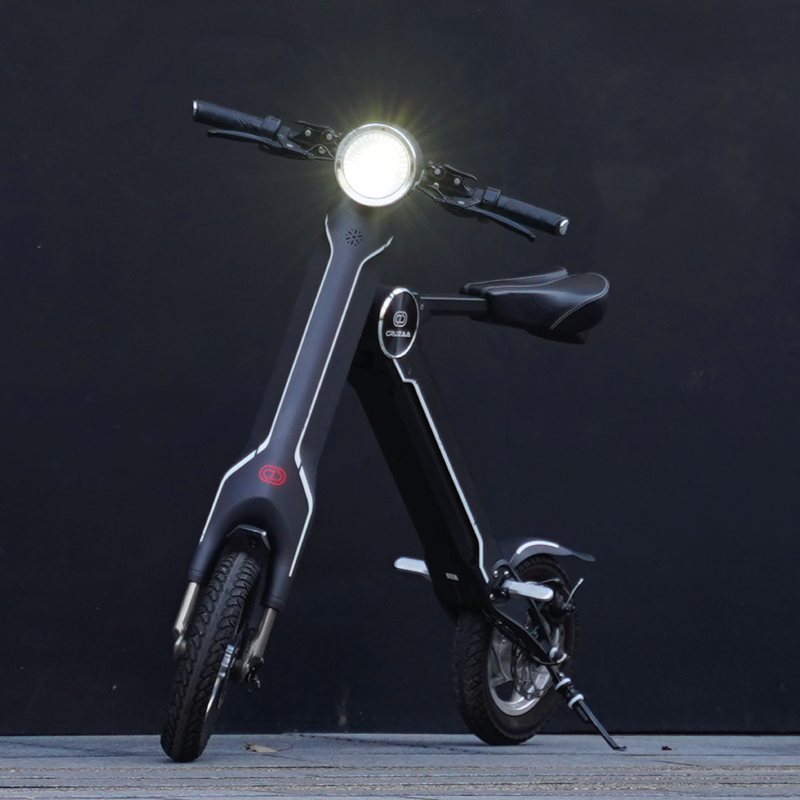 Der offizielle exklusive Cruzaa E-Scooter Carbon Black