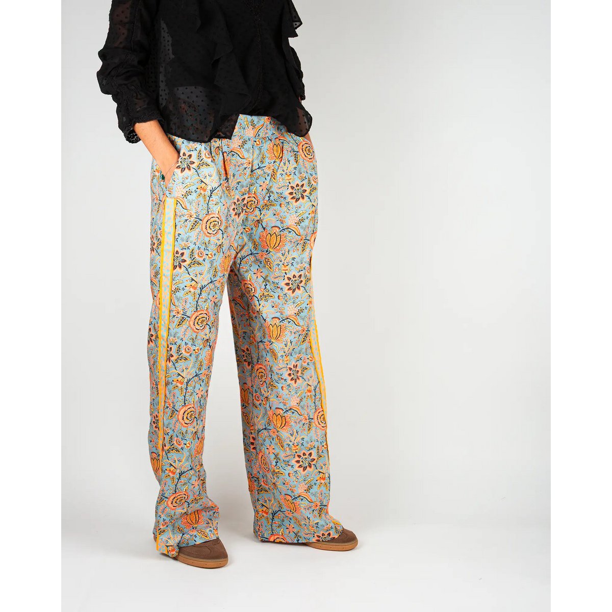 Pantaloni fluidi da donna con stampa Lolem blu
