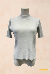 A short-sleeved, ribbed sweater made of a viscose blend with lurex wire, available in colors like gray, eggplant, black, white, and brown.