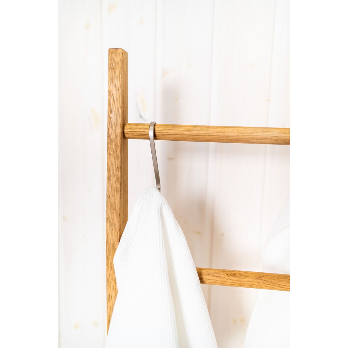 Chaise à vêtements en chêne