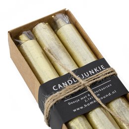 Box with 6 short dinner candles gold