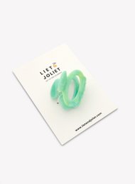  Green hair clip with a wavy design, made of a durable plastic material.
