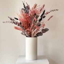 Touch of Pink: Tidløs elegance i nuancer af lyserød - tørret blomsterbuket