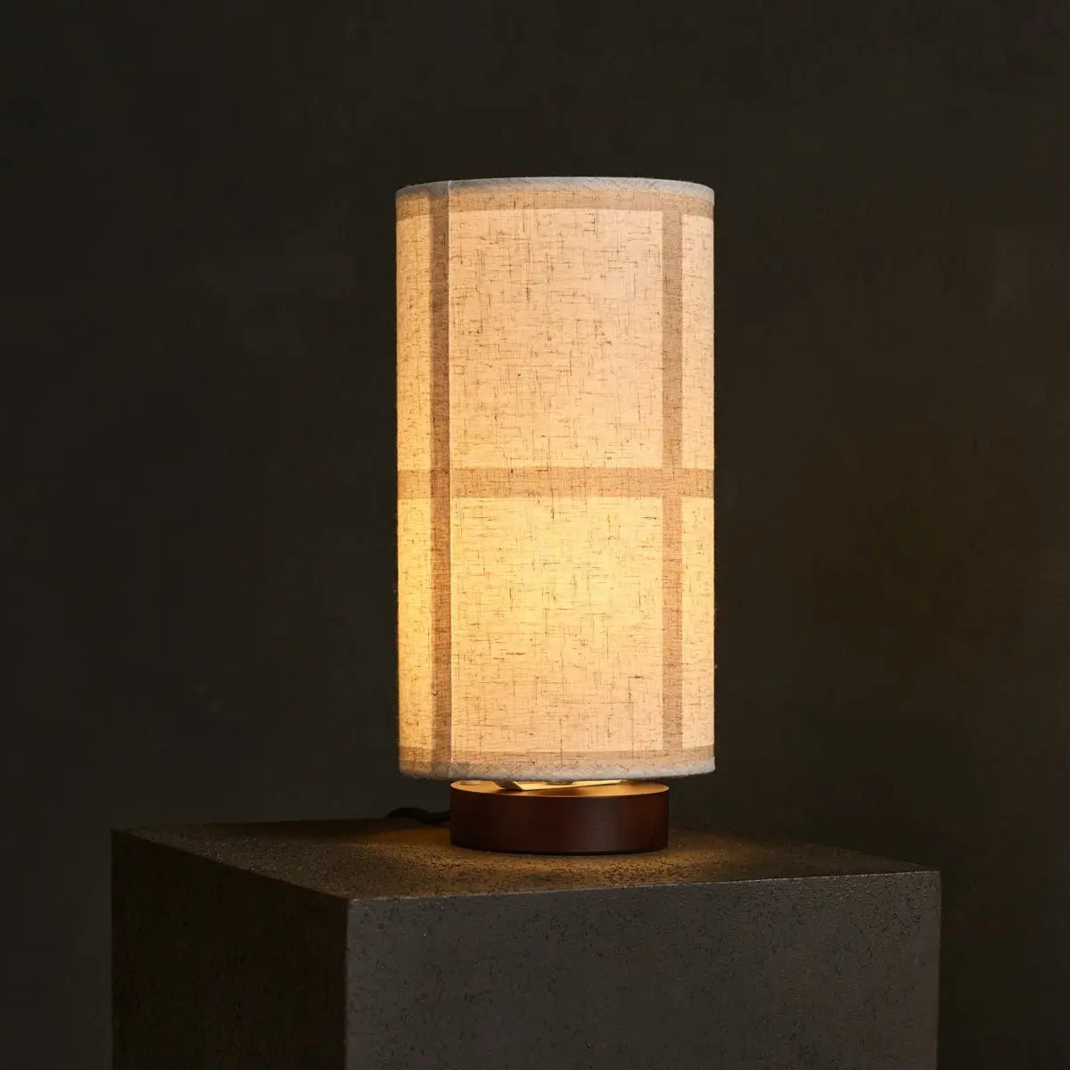 Sakura Dunkelbraune Tischlampe | Leinenmix-Schatten und stilvolle Beleuchtung