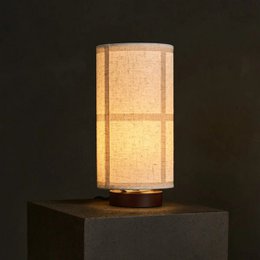 Sakura Dunkelbraune Tischlampe | Leinenmix-Schatten und stilvolle Beleuchtung