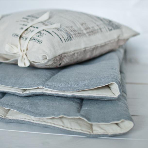 Teepee "Grey Pompoms" con pompon e set tappetino