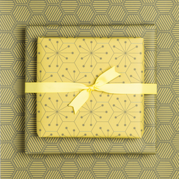 Papier d'emballage vert, papier d'emballage graphique vert clair et vert foncé, merveilleusement emballé pour les cadeaux de Pâques, pour emballer des cadeaux masculins ou comme cadeaux de Noël