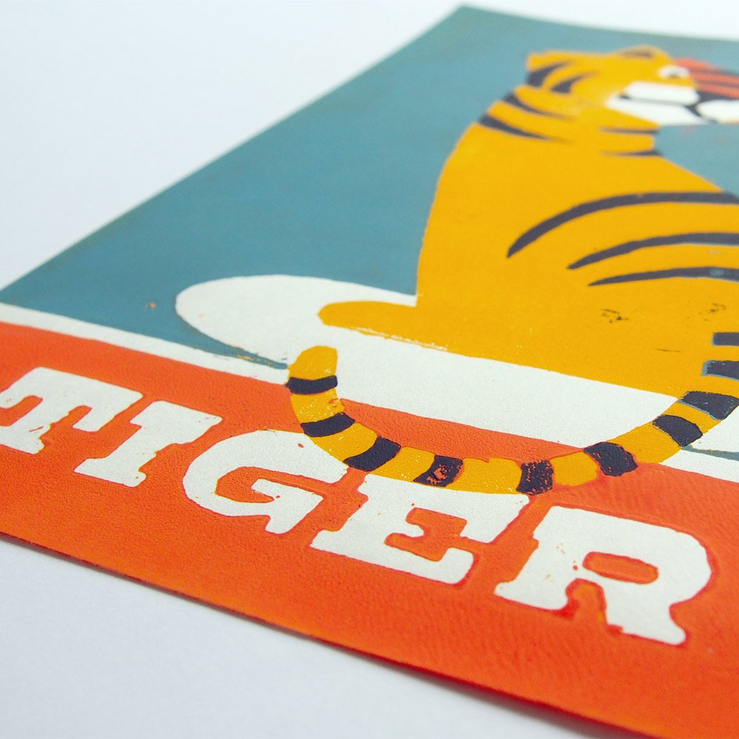 Holzschnittdruck mit Tiger für das Kinderzimmer
