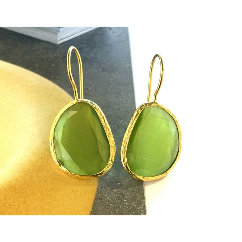Earrings cateye stone green