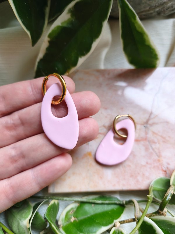 Orecchini pendenti rosa