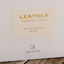 Vanilla & Coconut Leather Feel Gift Pack: Duftlys og duftpinde