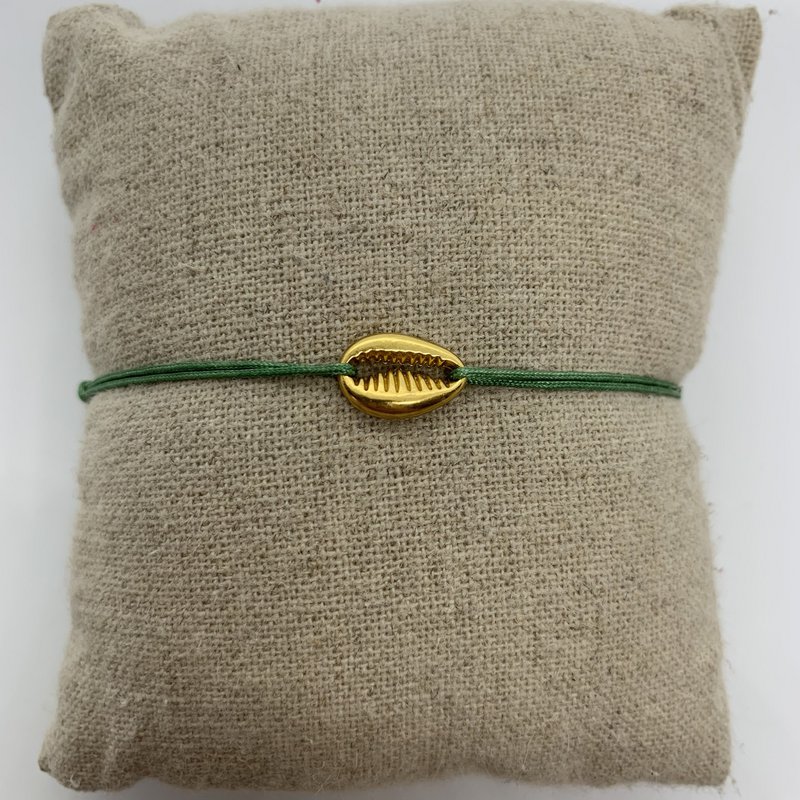 Small Golden Shell Bracelet