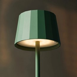Kombi-Set Profi | 8 x Wouter Sage Green wiederaufladbare Tischlampen und Ladestation