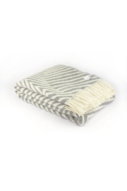 Woolen Blanket leaves granite