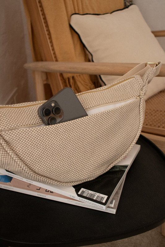 Elio half-moon bag