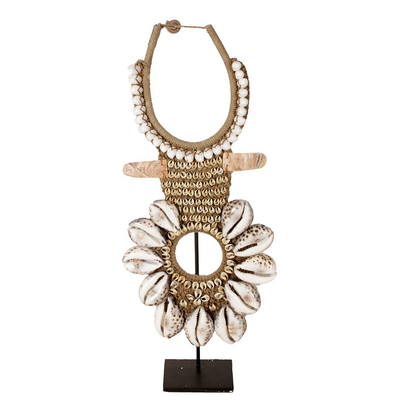 J47 Schelpenketting Op Standaard