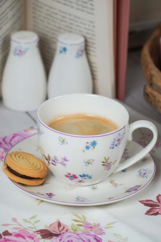 Porzellanbecher mit Untertasse Flora 220 ml Isabelle Rose
