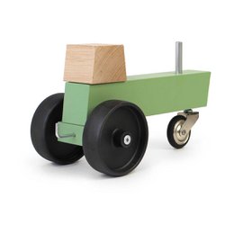 Floris plane sur le tracteur 2