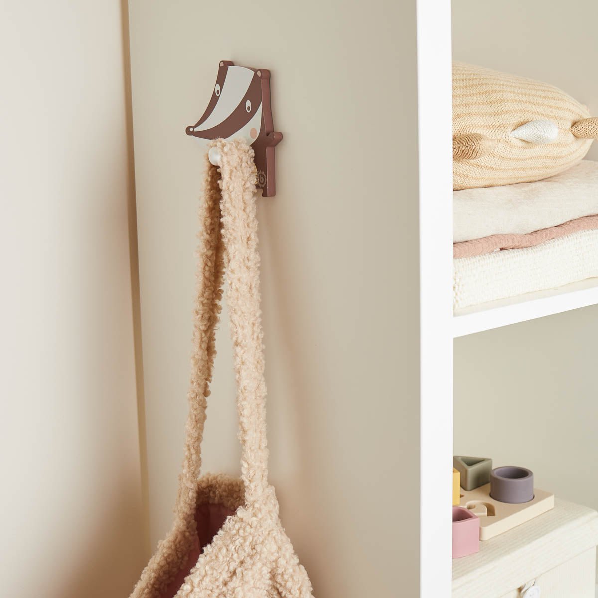Wall hook badger
