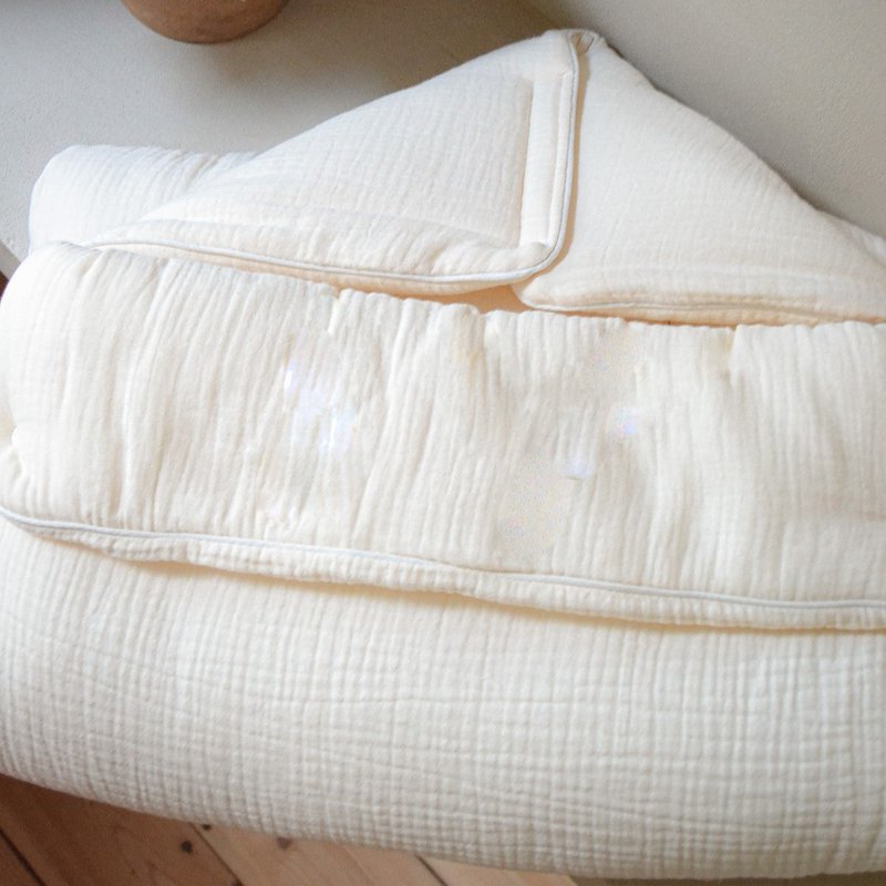 Charlie Cream Sleeping Nest