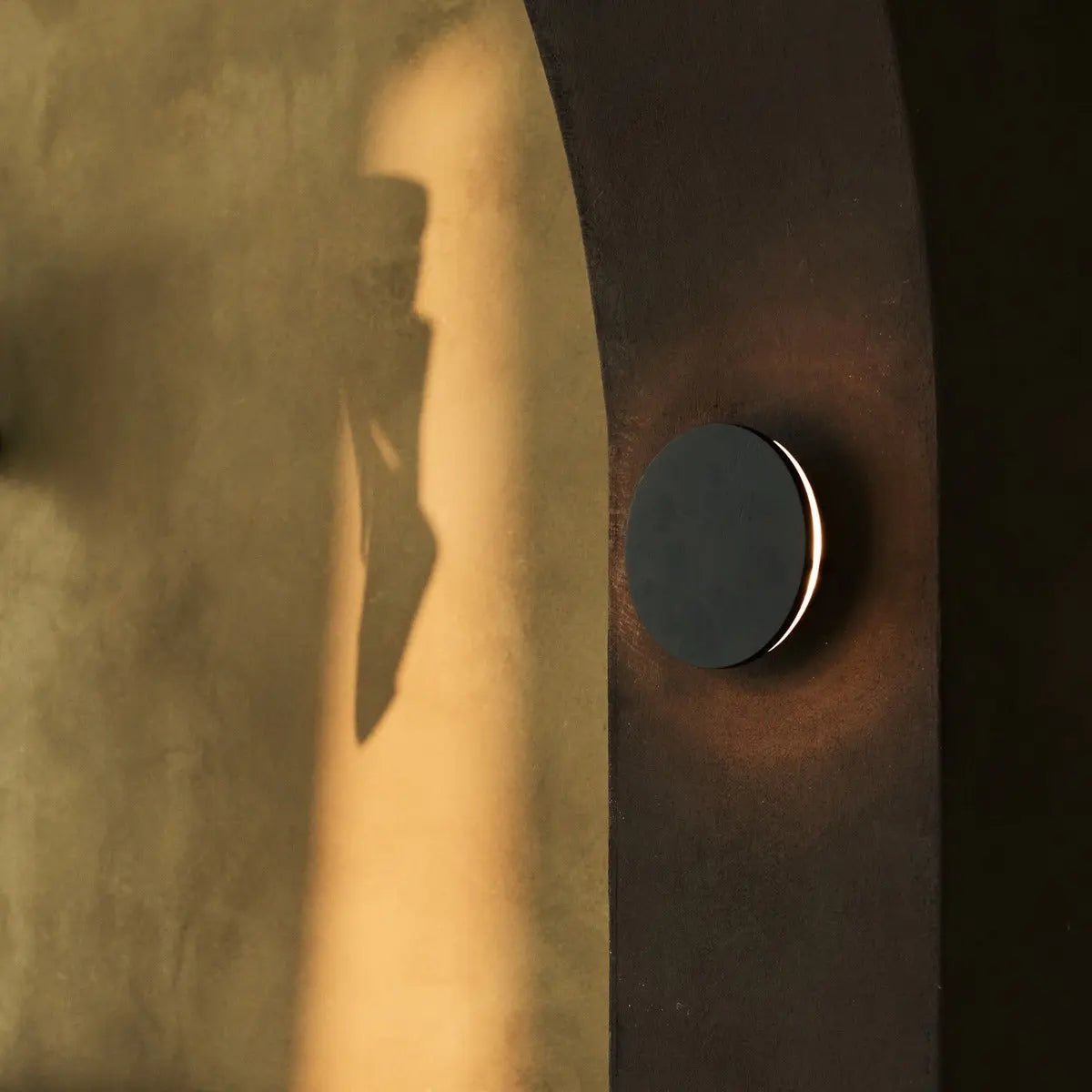 Lou Black Rechargeable Wall Light