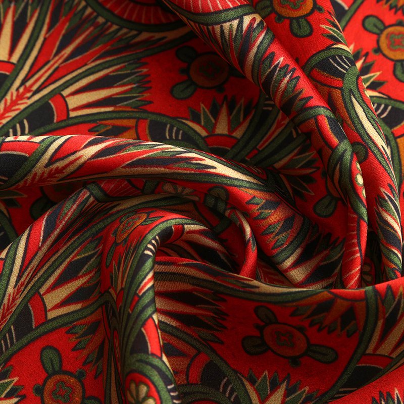 Art Nouveau Bufanda de seda roja con flores verdes y dorados Azteca