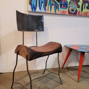 Stoel "Nisa Tabru" met rugleuning | Uniek oud metaal van palissanderhout